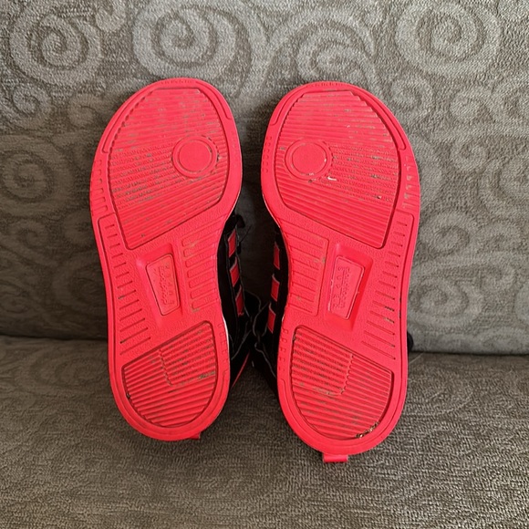 Boys size 13 Adidas Hi-top Sneakers - Picture 4 of 6